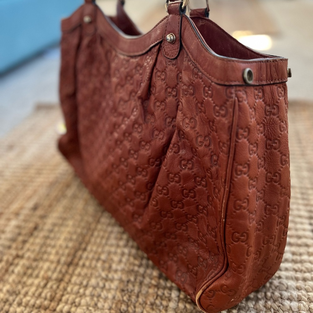 Gucci GG 211944 horsebit embossed purse. Shoulder hobo bag.Horsebit lined fabric